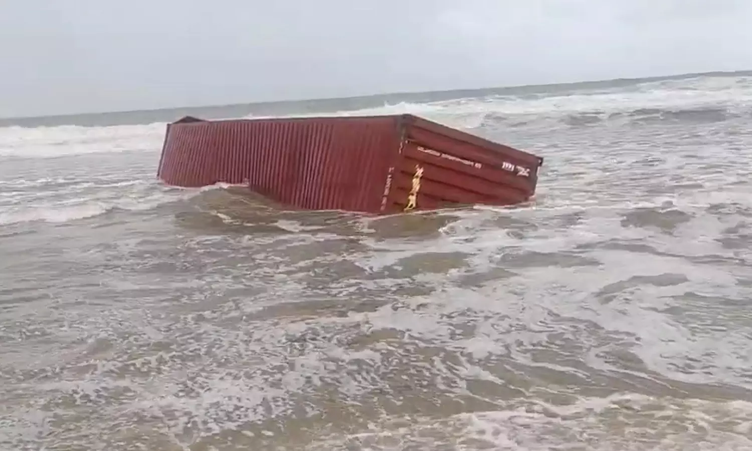 കൊച്ചിയില് മുങ്ങിയ ചരക്കുകപ്പലിലെ കണ്ടെയ്നർ വർക്കലയിലും അഞ്ചുതെങ്ങിലും അടിഞ്ഞു കൊച്ചിയില് മുങ്ങിയ ചരക്കുകപ്പലിലെ കണ്ടെയ്നർ വർക്കലയിലും അഞ്ചുതെങ്ങിലും അടിഞ്ഞു