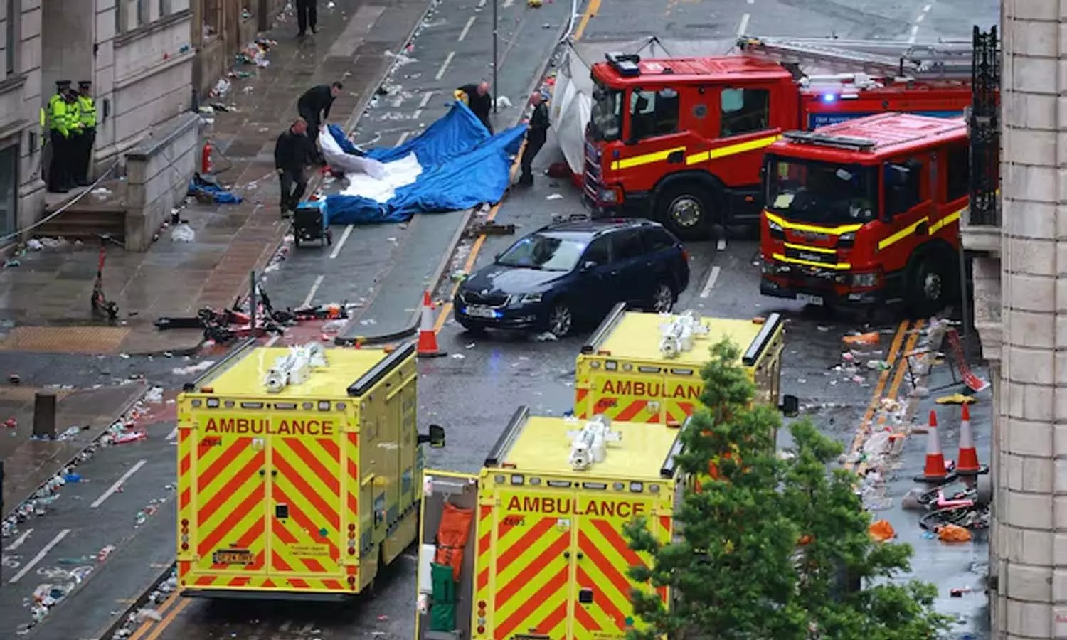 ലിവര്‍പൂള്‍ എഫ്‌സി ആഘോഷ പരിപാടിക്കിടെ ആരാധകര്‍ക്ക് നേരെ കാര്‍ പാഞ്ഞുകയറി; 50പേര്‍ക്ക് പരിക്ക്, ഒരാള്‍ അറസ്റ്റില്‍