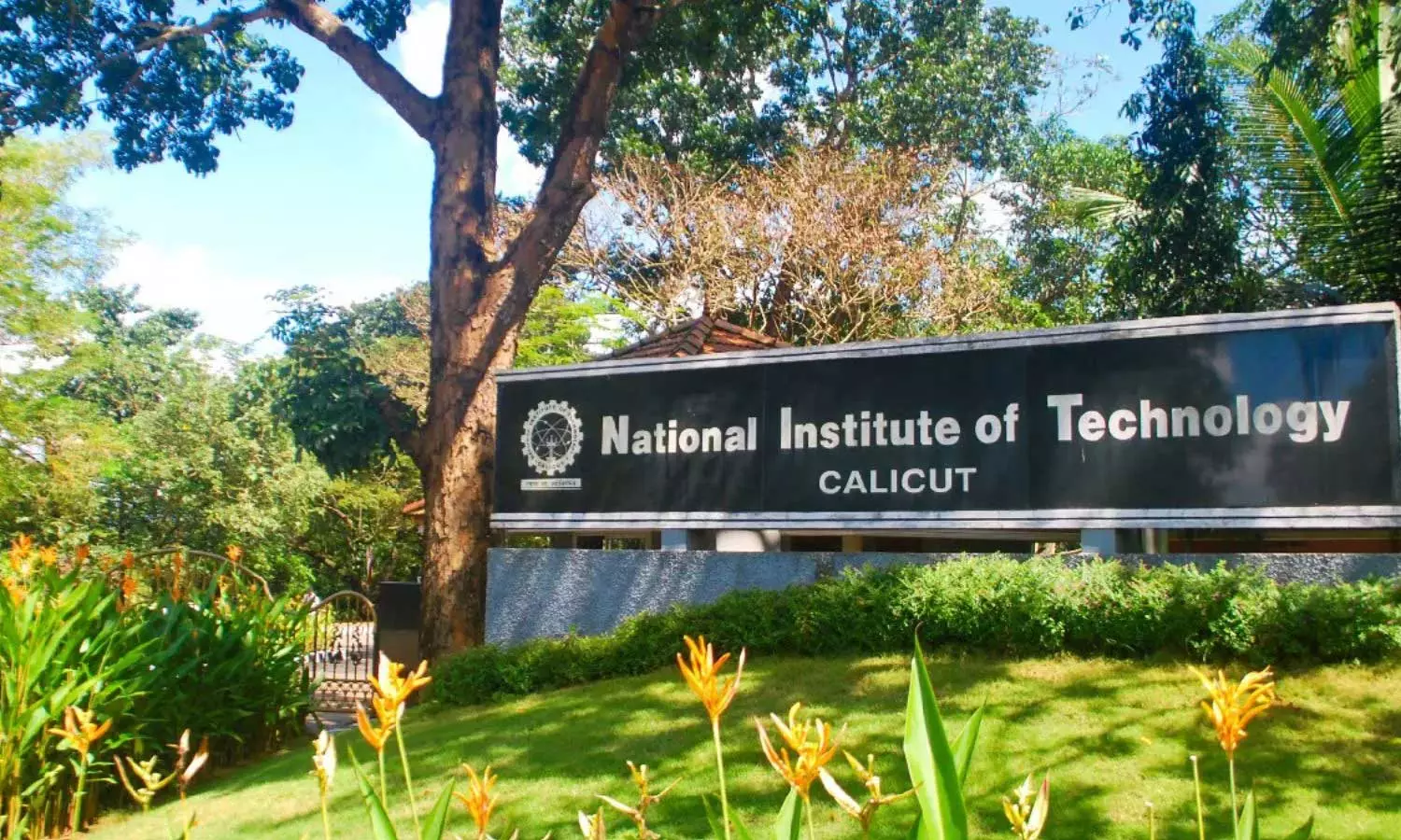 രജിസ്ട്രാറുടെ മുറി ഡയറക്ടർ ഒഴിപ്പിച്ചു; കാലിക്കറ്റ് എൻഐടിയിൽ രജിസ്ട്രാറും ഡയറക്ടറും തമ്മിൽ പോര് രജിസ്ട്രാറുടെ മുറി ഡയറക്ടർ ഒഴിപ്പിച്ചു; കാലിക്കറ്റ് എൻഐടിയിൽ രജിസ്ട്രാറും ഡയറക്ടറും തമ്മിൽ പോര്