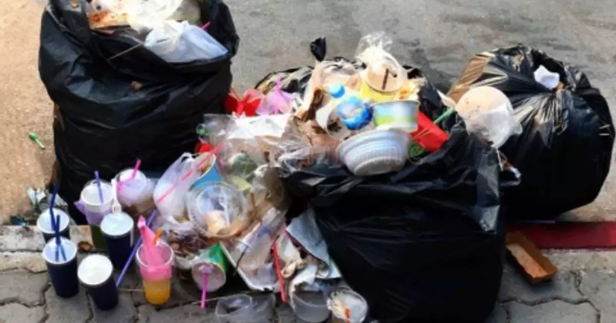 Heavy fines for those who throw garbage outside the bin in Bahrain.