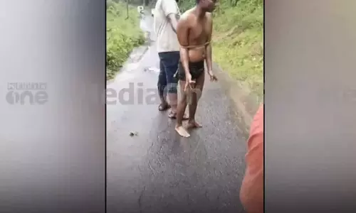 അട്ടപ്പാടിയില്‍  ആദിവാസി യുവാവിനെ കെട്ടിയിട്ട് മർദിച്ച കേസില്‍ രണ്ടു പ്രതികൾ പിടിയിൽ