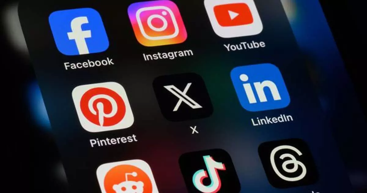 സ്റ്റുഡന്റ് വിസ വേണോ; സോഷ്യല് മീഡിയ മാര്ഗ്ഗനിര്ദ്ദേശങ്ങള് പാലിക്കണമെന്ന് സര്വ്വകലാശാലകള് സ്റ്റുഡന്റ് വിസ വേണോ; സോഷ്യല് മീഡിയ മാര്ഗ്ഗനിര്ദ്ദേശങ്ങള് പാലിക്കണമെന്ന് സര്വ്വകലാശാലകള്