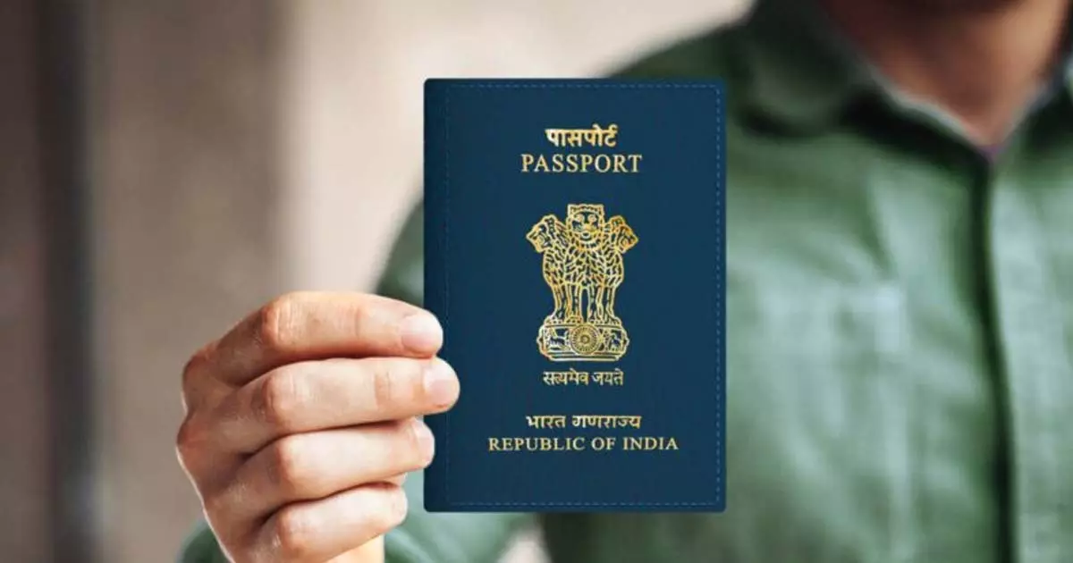 വ്യാജ രേഖകള് ഉപയോഗിച്ചു പാസ്പോര്ട്ട് നിര്മ്മിച്ചു; പാസ്പോര്ട്ട് സേവാ കേന്ദ്രത്തിലെ ജീവനക്കാരന് ഉള്പ്പെടെ രണ്ടുപേര് പിടിയില് വ്യാജ രേഖകള് ഉപയോഗിച്ചു പാസ്പോര്ട്ട് നിര്മ്മിച്ചു; പാസ്പോര്ട്ട് സേവാ കേന്ദ്രത്തിലെ ജീവനക്കാരന് ഉള്പ്പെടെ രണ്ടുപേര് പിടിയില്