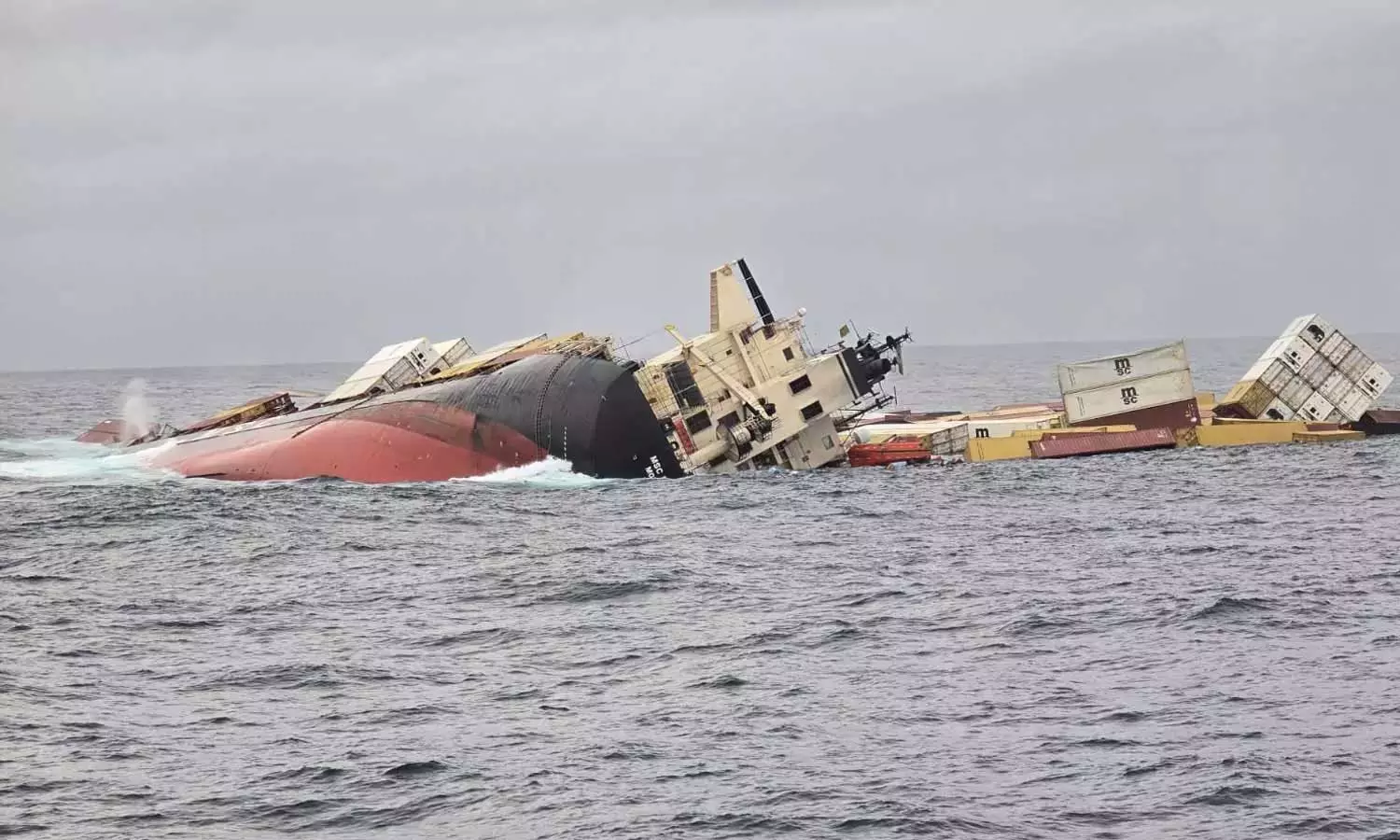 കൊച്ചി കപ്പൽ അപകടം: പ്രത്യേക ദുരന്തമായി പ്രഖ്യാപിച്ച് സംസ്ഥാന ദുരന്തനിവാരണ വകുപ്പ് കൊച്ചി കപ്പൽ അപകടം: പ്രത്യേക ദുരന്തമായി പ്രഖ്യാപിച്ച് സംസ്ഥാന ദുരന്തനിവാരണ വകുപ്പ്