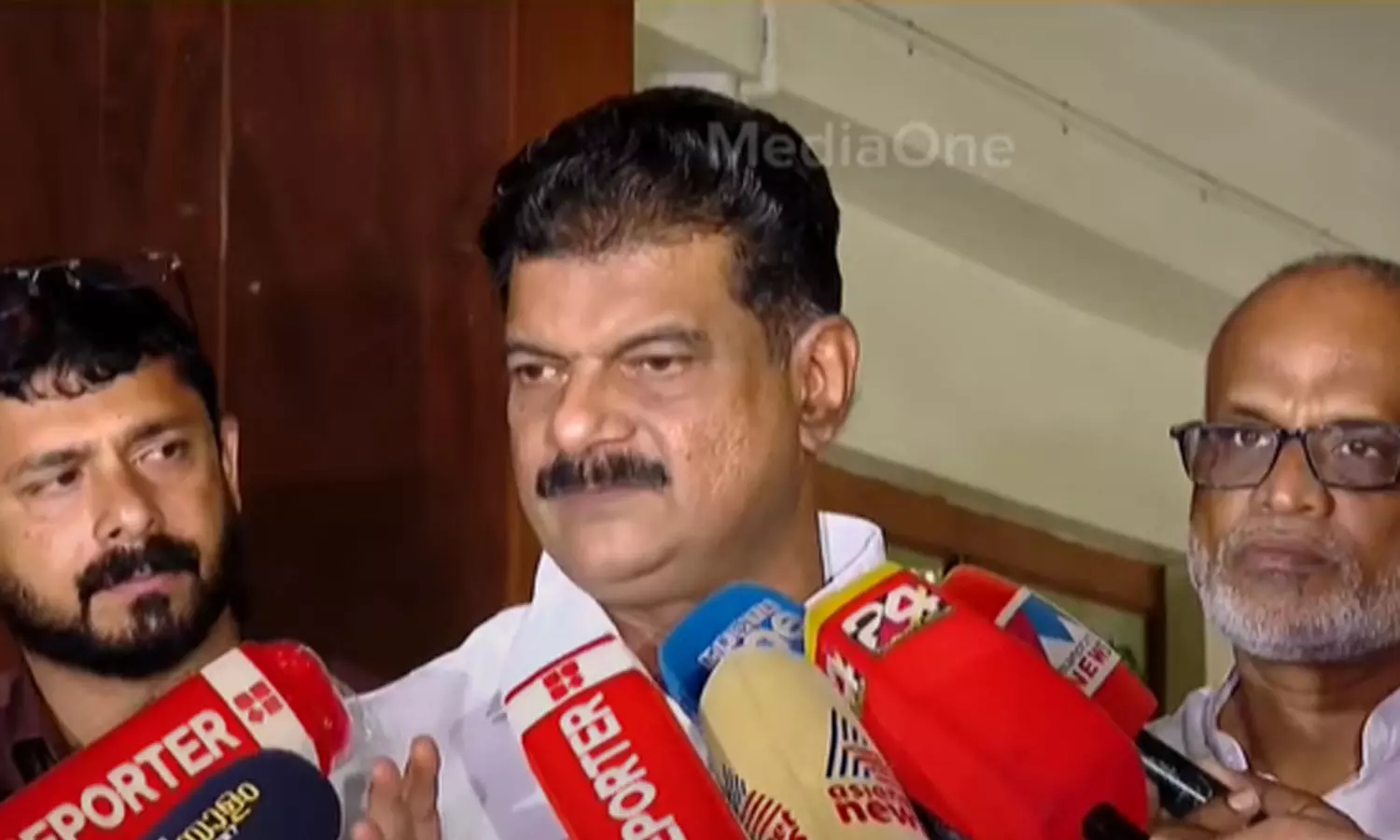 യുഡിഎഫ് ചെയർമാന് ഗൂഢലക്ഷ്യം, തല്ക്കാലം നയം വ്യക്തമാക്കാന് ഉദ്ദേശിക്കുന്നില്ല: പി.വി അൻവർ യുഡിഎഫ് ചെയർമാന് ഗൂഢലക്ഷ്യം, തല്ക്കാലം നയം വ്യക്തമാക്കാന് ഉദ്ദേശിക്കുന്നില്ല: പി.വി അൻവർ