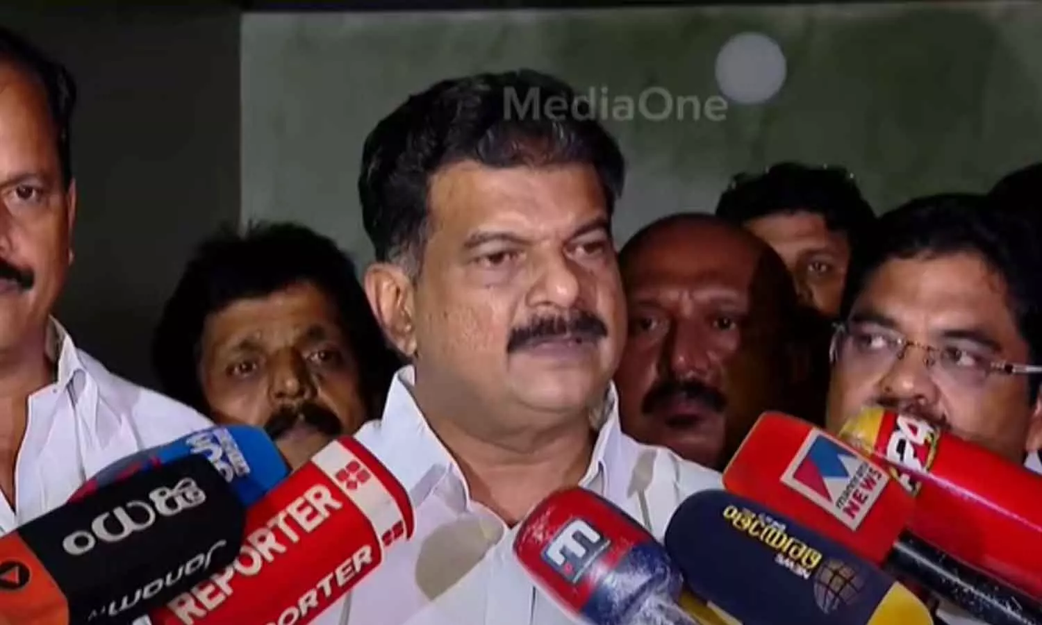 ഷൗക്കത്തിനെ എംഎല്എ ആക്കാനല്ല രാജിവെച്ചത്, മത്സരിക്കുന്ന കാര്യത്തില് നാളെ തീരുമാനം: പി.വി അൻവർ ഷൗക്കത്തിനെ എംഎല്എ ആക്കാനല്ല രാജിവെച്ചത്, മത്സരിക്കുന്ന കാര്യത്തില് നാളെ തീരുമാനം: പി.വി അൻവർ