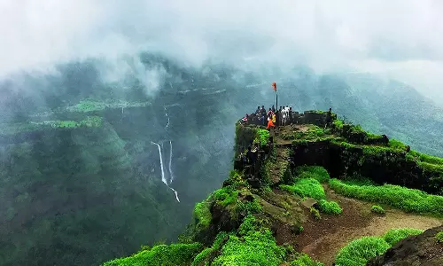 ഒരു മഴയാത്ര പോയാലോ...ഈ മൺസൂണിൽ കണ്ടിരിക്കേണ്ട 7 സ്ഥലങ്ങൾ