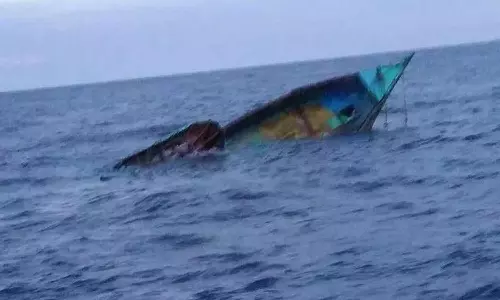 തിരുവനന്തപുരത്ത് വള്ളം മറിഞ്ഞ് ഒരാൾ‌ മരിച്ചു