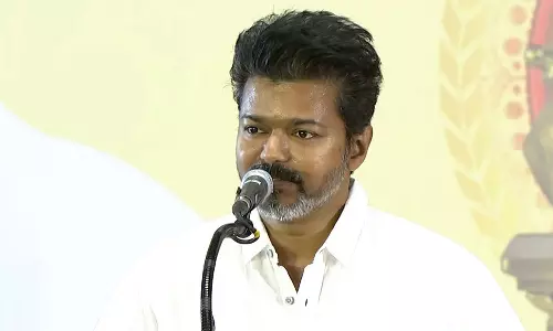 മയക്കുമരുന്ന് പോലെ നിങ്ങൾ ജാതിയും മതവും ഒഴിവാക്കുക: വിദ്യാർഥികളോട് നടൻ വിജയ്