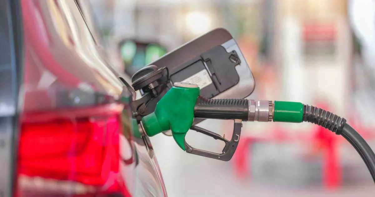 യുഎഇയിൽ പെട്രോൾ വിലയിൽ മാറ്റമില്ല; ഡീഡലിന് കുറഞ്ഞു