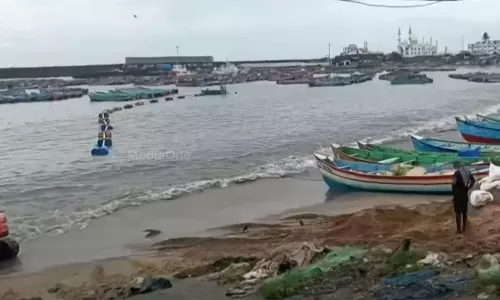 വിഴിഞ്ഞത്ത് നിന്ന് കാണാതായ ഒൻപത് മത്സ്യത്തൊഴിലാളികൾക്കായി തിരച്ചിൽ തുടരുന്നു