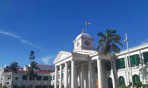 സംസ്ഥാനത്തെ സർക്കാർ ജീവനക്കാരുടെ കൂട്ട വിരമിക്കൽ ഇന്ന്; പതിനൊന്നായിരത്തോളം ജീവനക്കാര് വിരമിക്കും സംസ്ഥാനത്തെ സർക്കാർ ജീവനക്കാരുടെ കൂട്ട വിരമിക്കൽ ഇന്ന്; പതിനൊന്നായിരത്തോളം ജീവനക്കാര് വിരമിക്കും