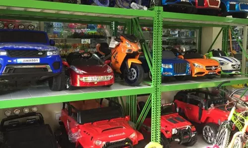 ഇലക്ട്രിക് ടോയ്കാർ പ്രവർത്തിച്ചില്ല; 4,000 രൂപ പിഴയിട്ട് ഉപഭോക്തൃ തർക്ക പരിഹാര കമ്മീഷൻ