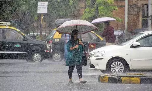 സംസ്ഥാനത്ത് മഴ തുടരുന്നു; വിവിധയിടങ്ങളിലായി ഏഴ് മരണം, ഒരാളെ കാണാതായി സംസ്ഥാനത്ത് മഴ തുടരുന്നു; വിവിധയിടങ്ങളിലായി ഏഴ് മരണം, ഒരാളെ കാണാതായി