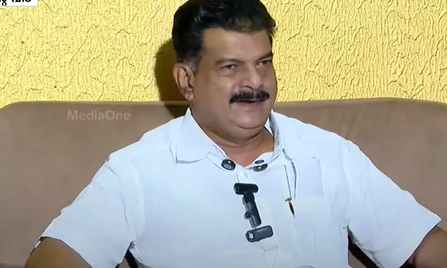 പി.വി അൻവർ സ്ഥാനാർഥിത്വം പ്രഖ്യാപിക്കുമോ എന്ന ഉദ്വേഗത്തിൽ നിലമ്പൂർ; മത്സരിക്കുമെന്ന സൂചന ശക്തം പി.വി അൻവർ സ്ഥാനാർഥിത്വം പ്രഖ്യാപിക്കുമോ എന്ന ഉദ്വേഗത്തിൽ നിലമ്പൂർ; മത്സരിക്കുമെന്ന സൂചന ശക്തം