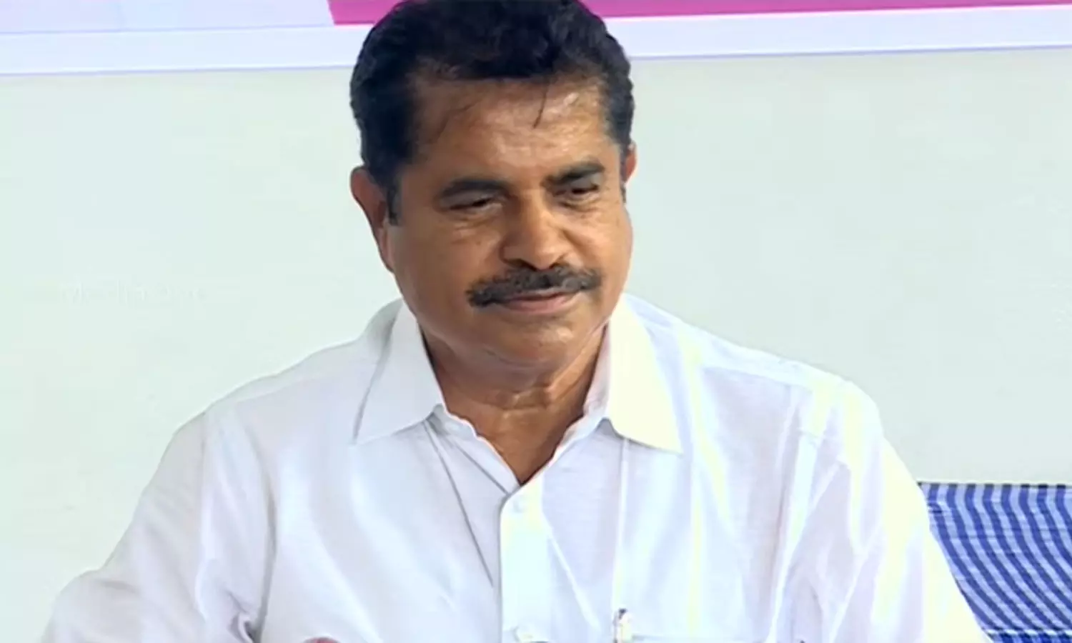 പി.വി അന്വറിന്റെ സ്ഥാനാര്ഥിത്വം യുഡിഎഫിനെ ബാധിക്കില്ല: അടൂര് പ്രകാശ് പി.വി അന്വറിന്റെ സ്ഥാനാര്ഥിത്വം യുഡിഎഫിനെ ബാധിക്കില്ല: അടൂര് പ്രകാശ്