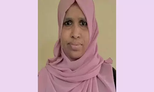 മകളുടെ വിവാഹ ഒരുക്കത്തിനിടെ കപ്പ് കേക്ക് തൊണ്ടയില് കുടുങ്ങി യുവതി മരിച്ചു മകളുടെ വിവാഹ ഒരുക്കത്തിനിടെ കപ്പ് കേക്ക് തൊണ്ടയില് കുടുങ്ങി യുവതി മരിച്ചു