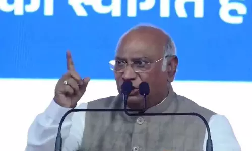 ചില ചോദ്യങ്ങൾ ചോദിക്കാനുണ്ട്, പ്രത്യേക പാർലമെന്റ് സമ്മേളനം വിളിക്കണം: സംയുക്ത സൈനിക മേധാവിയുടെ വെളിപ്പെടുത്തലിൽ കോൺഗ്രസ്