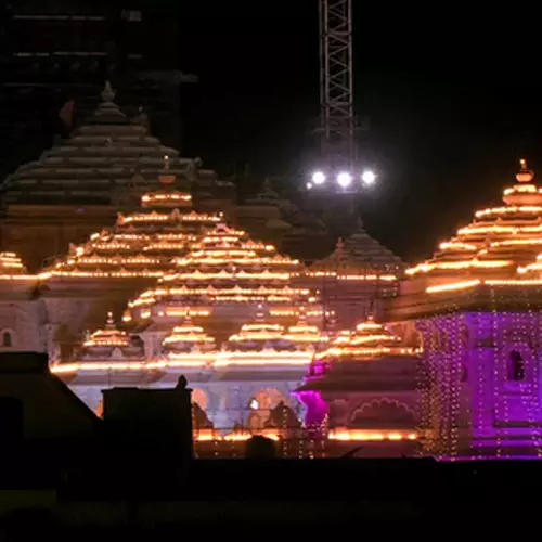 അയോധ്യ ഭണ്ഡാരക്കൊള്ള; പ്രതികള്‍ക്ക് വേണ്ടി ഹാജരായാല്‍ അഭിഭാഷകര്‍ക്ക് അഞ്ച് ലക്ഷം രൂപ പിഴ; കര്‍ശന നടപടിയുമായി ബാര്‍ അസോസിയേഷന്‍