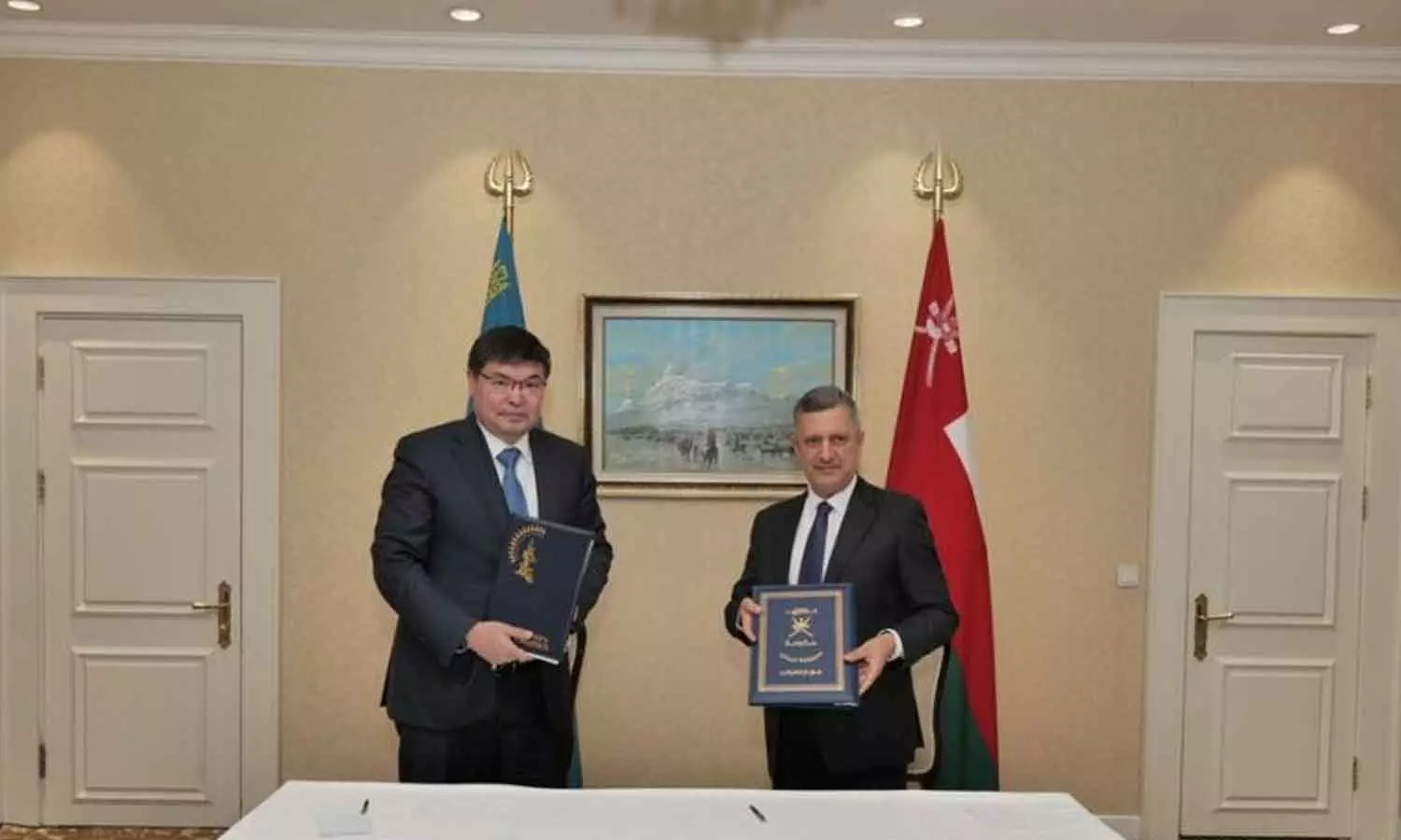 സാമ്പത്തിക ബന്ധം ശക്തിപ്പെടുത്തും; ഒമാനും കസാഖിസ്ഥാനും പുതിയ സഹകരണ കരാറിൽ ഒപ്പുവച്ചു