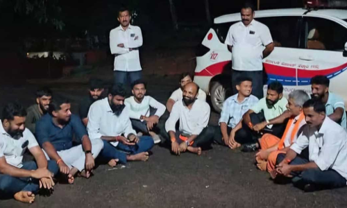 പൊലീസ് സ്റ്റേഷന് പുറത്ത് അനുമതിയില്ലാതെ പ്രകടനം; 15 സംഘ്പരിവാര്‍ നേതാക്കള്‍ക്ക് എതിരെ കേസ്