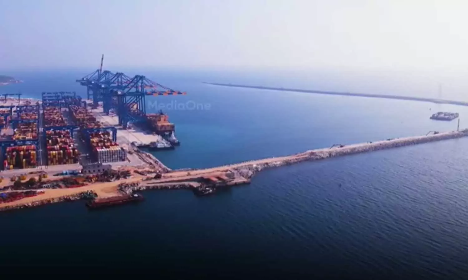 ലോകത്തെ ഏറ്റവും വലിയ കണ്ടെയ്നർ കപ്പലായ MSC ഐറീന വിഴിഞ്ഞം തുറമുഖത്തേക്ക്; ക്യാപ്റ്റൻ മലയാളി