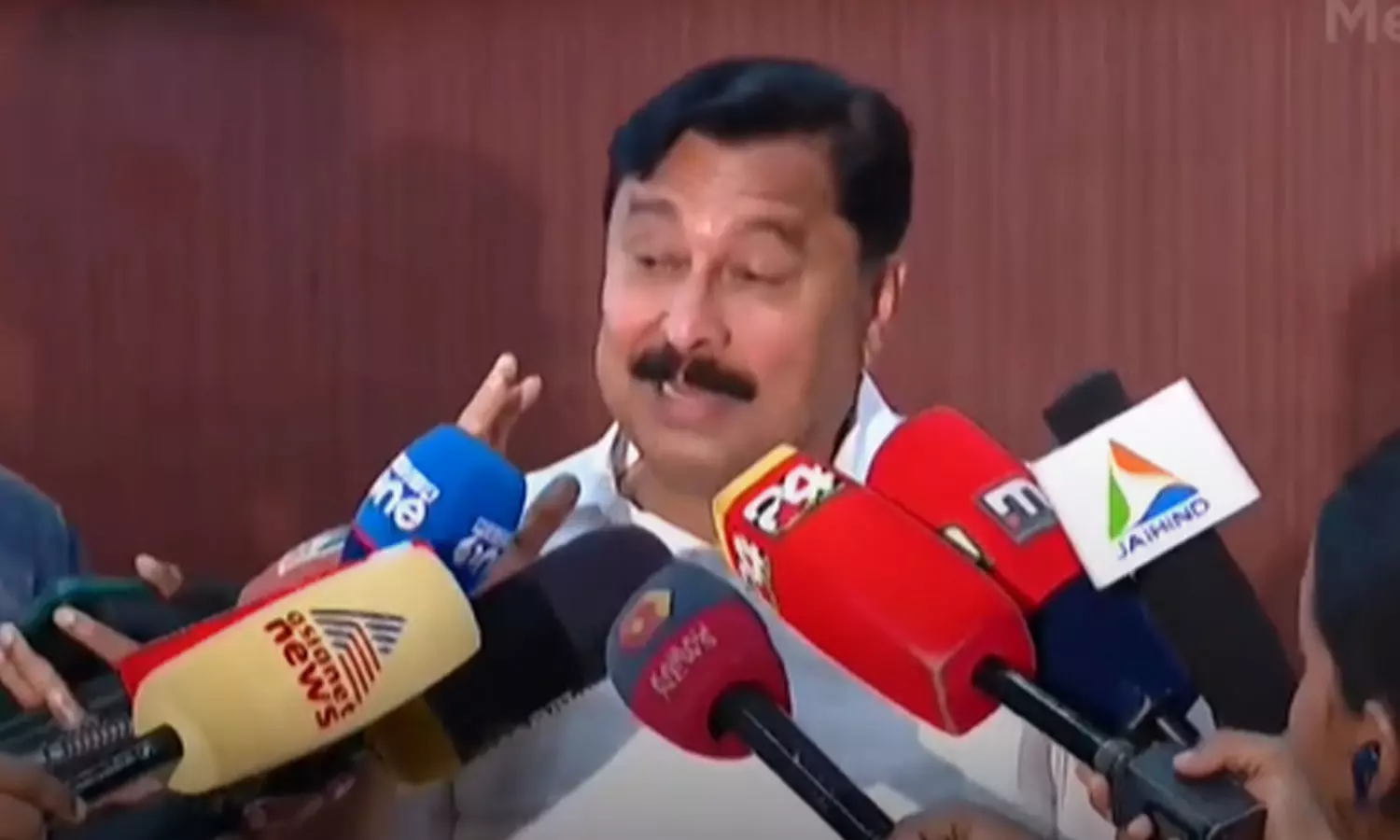 തീരുമാനം പറയേണ്ടത് സ്പോൺസർ: മെസ്സി കേരളത്തിൽ വരുമോ എന്ന ചോദ്യത്തിൽ നിന്ന് ഒഴിഞ്ഞുമാറി മന്ത്രി അബ്ദുറഹ്മാൻ തീരുമാനം പറയേണ്ടത് സ്പോൺസർ: മെസ്സി കേരളത്തിൽ വരുമോ എന്ന ചോദ്യത്തിൽ നിന്ന് ഒഴിഞ്ഞുമാറി മന്ത്രി അബ്ദുറഹ്മാൻ