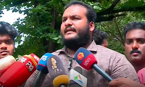 കെഎസ്യു സംസ്ഥാന ജനറൽ സെക്രട്ടറിയെ ഭീഷണിപ്പെടുത്തി പണം തട്ടാൻ ശ്രമിച്ചെന്ന് പരാതി; കെഎസ്യു നേതാക്കൾക്കെതിരെ കേസെടുത്തു കെഎസ്യു സംസ്ഥാന ജനറൽ സെക്രട്ടറിയെ ഭീഷണിപ്പെടുത്തി പണം തട്ടാൻ ശ്രമിച്ചെന്ന് പരാതി; കെഎസ്യു നേതാക്കൾക്കെതിരെ കേസെടുത്തു