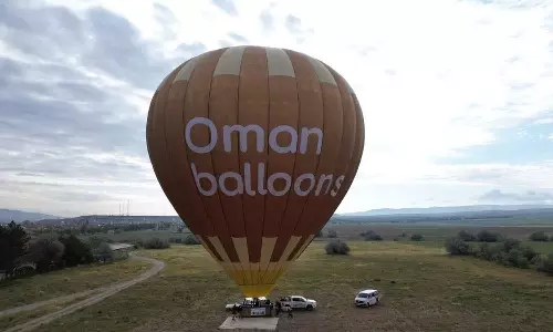 ഒമാൻ ടൂറിസം ഉയരങ്ങളിലേക്ക്; ആദ്യത്തെ ടൂറിസ്റ്റ് ഹോട്ട് എയർ ബലൂൺ പുറത്തിറക്കി