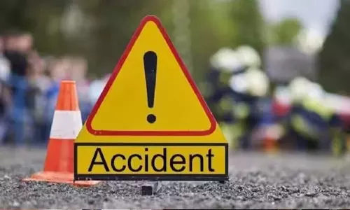 അടൂർ ബൈപ്പാസിൽ കാറും ലോറിയും കൂട്ടിയിടിച്ച് നാല് പേർക്ക് പരിക്ക്