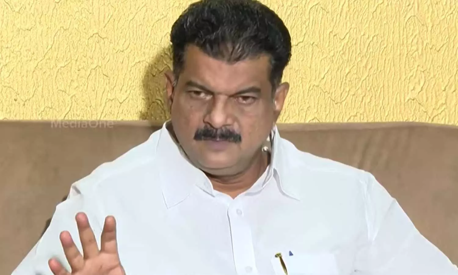 യഥാർഥ വഞ്ചകൻ മുഖ്യമന്ത്രി,ആദ്യം വഞ്ചിച്ചത് വി.എസിനെ; പി.വി അൻവർ