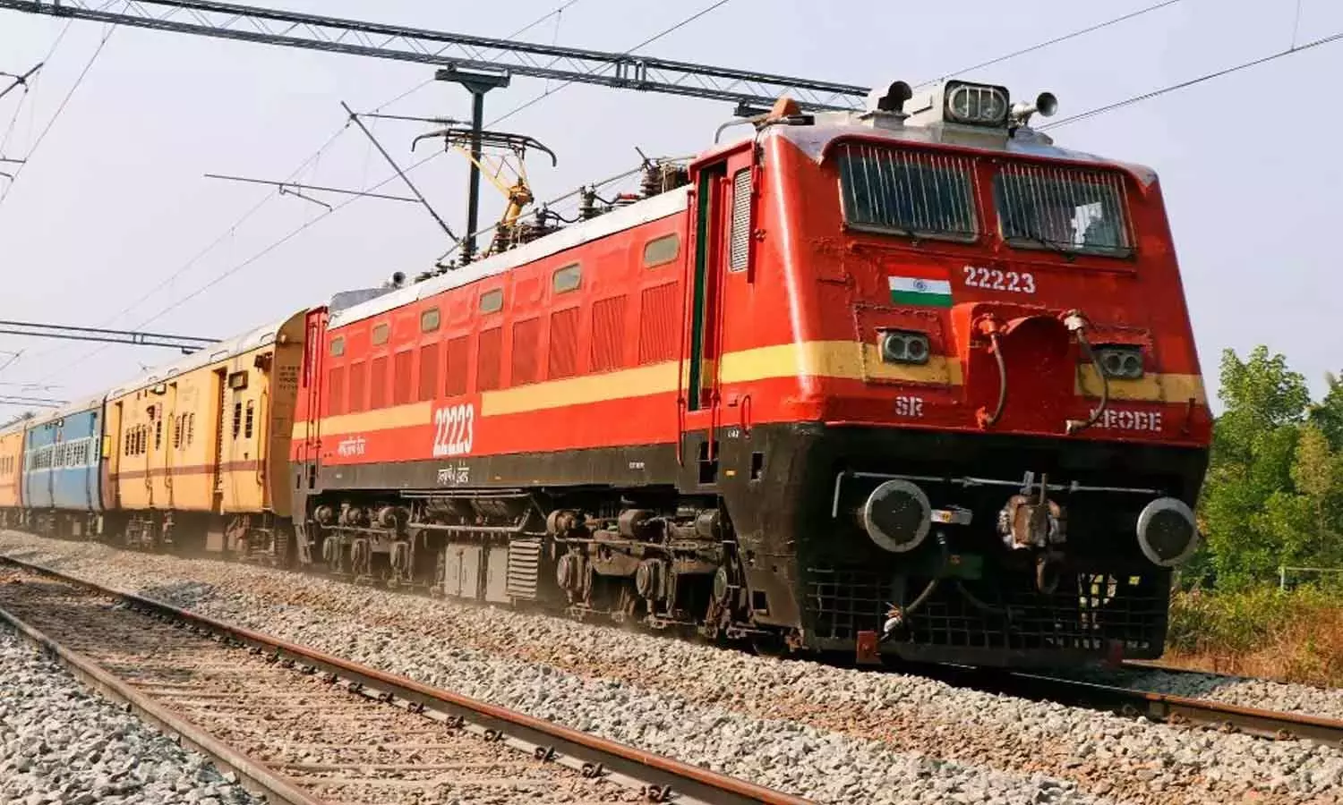 മാവേലി എക്സ്പ്രസ് വൈകി; യാത്രക്കാർക്ക് 10,000 രൂപ വീതം നഷ്ടപരിഹാരം നൽകാൻ ഉത്തരവിട്ട് ഉപഭോക്തൃ കോടതി മാവേലി എക്സ്പ്രസ് വൈകി; യാത്രക്കാർക്ക് 10,000 രൂപ വീതം നഷ്ടപരിഹാരം നൽകാൻ ഉത്തരവിട്ട് ഉപഭോക്തൃ കോടതി