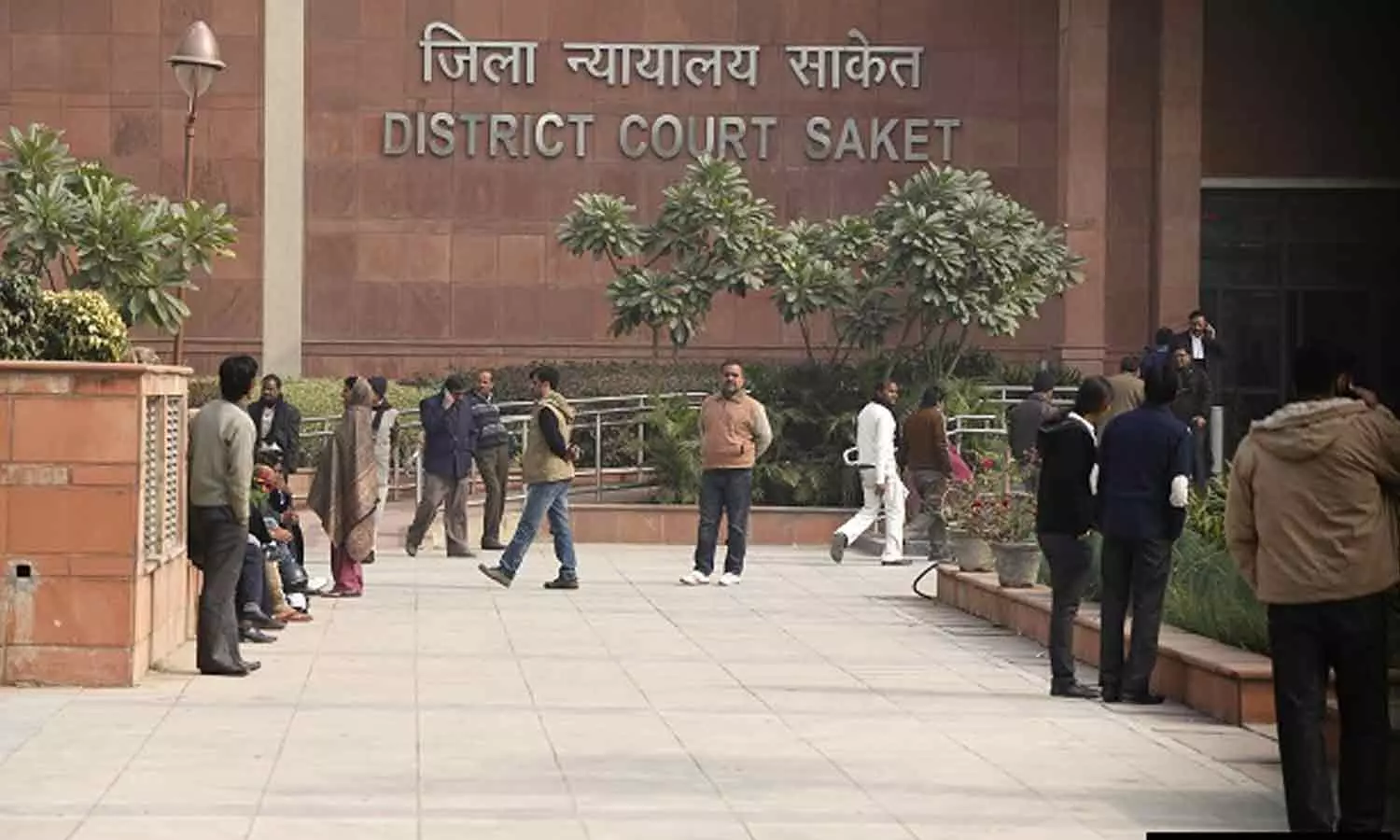 ഡൽഹി സാകേത് കോടതി ലോക്കപ്പിൽ ഏറ്റുമുട്ടൽ; ഒരാൾ കൊല്ലപ്പെട്ടു ഡൽഹി സാകേത് കോടതി ലോക്കപ്പിൽ ഏറ്റുമുട്ടൽ; ഒരാൾ കൊല്ലപ്പെട്ടു