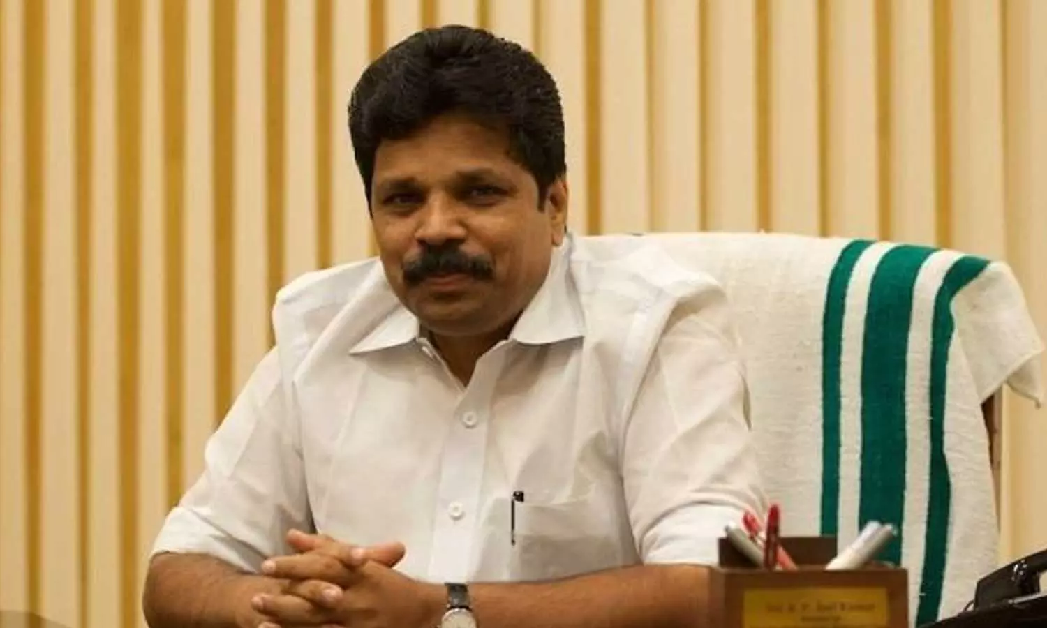 പെരുന്നാൾ അവധി റദ്ദാക്കിയത് തെറ്റായ തീരുമാനം: എ.പി അനിൽ കുമാർ പെരുന്നാൾ അവധി റദ്ദാക്കിയത് തെറ്റായ തീരുമാനം: എ.പി അനിൽ കുമാർ