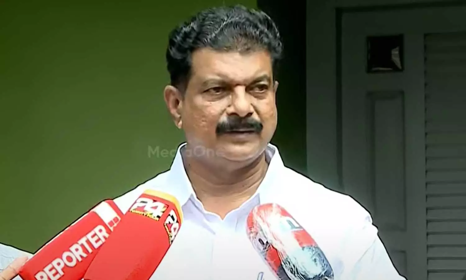 പിണറായിയെയും സതീശനെയും ജനങ്ങൾ കത്രിക കൊണ്ട് വെട്ടും: പി.വി അൻവർ പിണറായിയെയും സതീശനെയും ജനങ്ങൾ കത്രിക കൊണ്ട് വെട്ടും: പി.വി അൻവർ