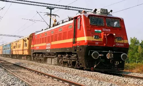 മാവേലി എക്സ്പ്രസ് വൈകി; യാത്രക്കാർക്ക് 10,000 രൂപ വീതം നഷ്ടപരിഹാരം നൽകാൻ ഉത്തരവിട്ട് ഉപഭോക്തൃ കോടതി