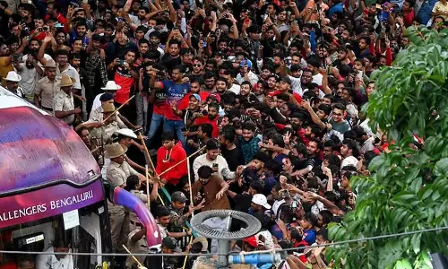 ബംഗളൂരു ദുരന്തം: കര്‍ണാടക സ്റ്റേറ്റ് ക്രിക്കറ്റ് അസോസിയേഷന്‍ സെക്രട്ടറിയും ട്രഷററും രാജിവെച്ചു