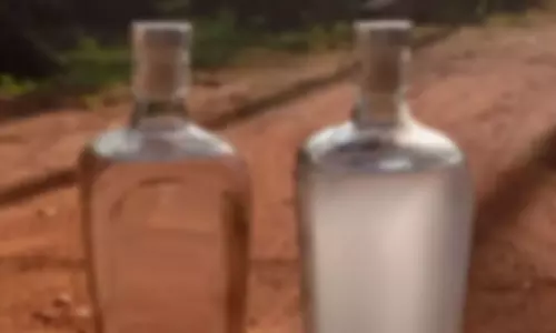 കോഴിക്കോട് ചാരായവും വാഷുമായി യൂത്ത് കോണ്‍ഗ്രസ് നേതാവ് പിടിയിൽ