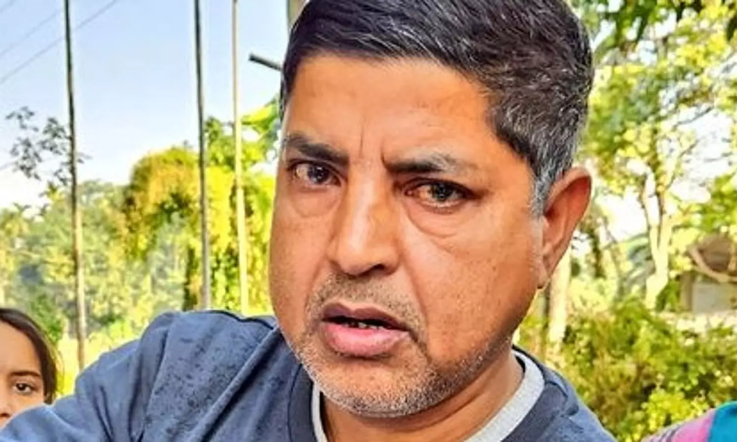 കുടിയേറ്റക്കാരൻ എന്നാരോപിച്ച് ബംഗ്ലാദേശിലേക്ക് നാടുകടത്തിയ അസം അധ്യാപകൻ നാട്ടിലേക്ക് മടങ്ങി