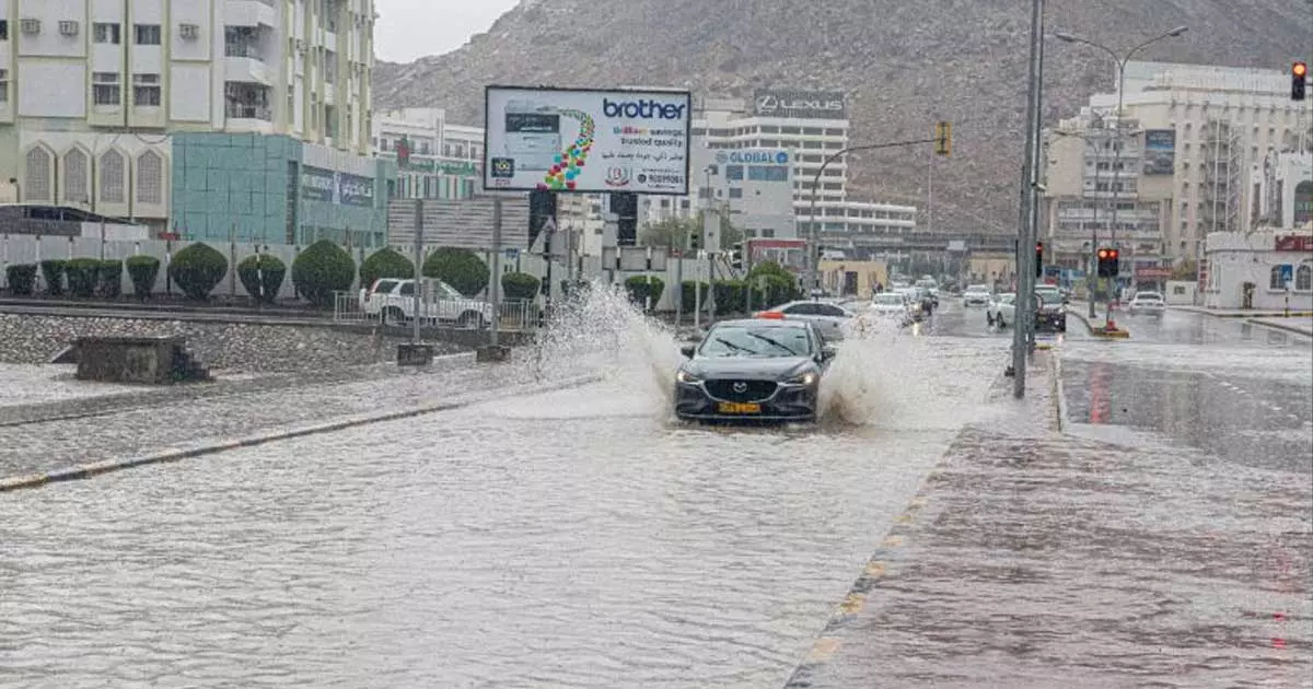 ഒമാനിൽ വിവിധ പ്രദേശങ്ങളിൽ മഴ ഒമാനിൽ വിവിധ പ്രദേശങ്ങളിൽ മഴ