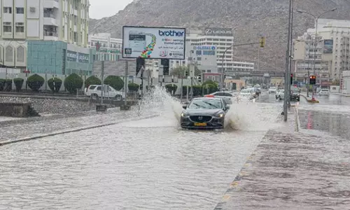 ഒമാനിൽ വിവിധ പ്രദേശങ്ങളിൽ മഴ