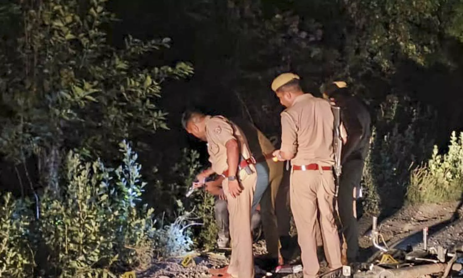 ഡൽഹിയിൽ ഒമ്പതു വയസുകാരിയെ ബലാത്സംഗം ചെയ്ത് കൊന്ന് സ്യൂട്ട്കേസിലാക്കിയ സംഭവം: പ്രതിക്കായി തിരച്ചില് ഊര്ജിതം ഡൽഹിയിൽ ഒമ്പതു വയസുകാരിയെ ബലാത്സംഗം ചെയ്ത് കൊന്ന് സ്യൂട്ട്കേസിലാക്കിയ സംഭവം: പ്രതിക്കായി തിരച്ചില് ഊര്ജിതം