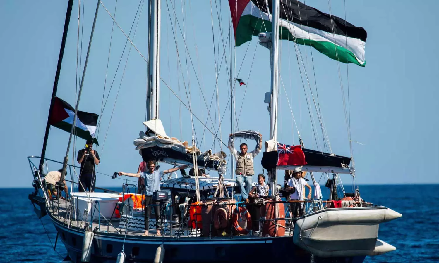 ഗസ്സയിലേക്ക് സഹായവുമായി പുറപ്പെട്ട മെഡ്ലീന് കപ്പൽ തടഞ്ഞ് ഇസ്രായേൽ സൈന്യം ഗസ്സയിലേക്ക് സഹായവുമായി പുറപ്പെട്ട മെഡ്ലീന് കപ്പൽ തടഞ്ഞ് ഇസ്രായേൽ സൈന്യം