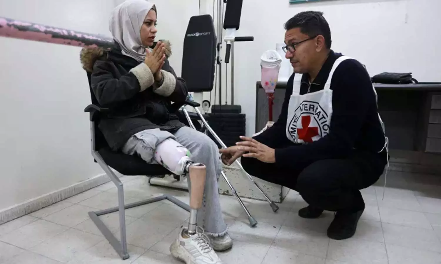 ആശുപത്രികൾക്ക് നേരെ ആക്രമണം തുടർന്ന് ഇസ്രായേൽ; ഗസ്സയിൽ മെഡിക്കൽ സംവിധാനങ്ങൾ അവതാളത്തിലെന്ന് റെഡ്ക്രോസ് ആശുപത്രികൾക്ക് നേരെ ആക്രമണം തുടർന്ന് ഇസ്രായേൽ; ഗസ്സയിൽ മെഡിക്കൽ സംവിധാനങ്ങൾ അവതാളത്തിലെന്ന് റെഡ്ക്രോസ്