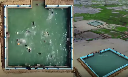 പാടത്തിന്റെ ഒത്തനടുവിൽ, മഴക്കാല വൈബ്; ഗയ്‍സ് ഇവിടെയാണ് സോഷ്യല്‍ മീഡിയ ഏറ്റെടുത്ത  ആ വൈറൽ കുളം