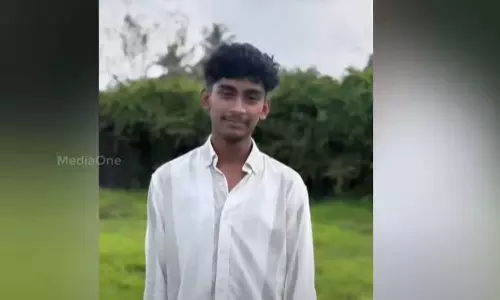 തൃശൂരില്‍  വെള്ളച്ചാട്ടത്തിൽ കാൽ വഴുതി വീണ് പരിക്കേറ്റ യുവാവ് മരിച്ചു