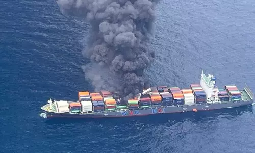 ചരക്കുകപ്പൽ തീപിടിത്തം; കപ്പലിൽ നിന്നു വീണ കണ്ടെയ്‌നറുകൾ കേരളതീരത്തടിയാൻ സാധ്യത