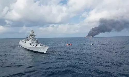 ചരക്കുകപ്പൽ തീപിടിത്തം; പരിക്കേറ്റവരെ മംഗളൂരുവിലേക്ക് കൊണ്ടുപോകും