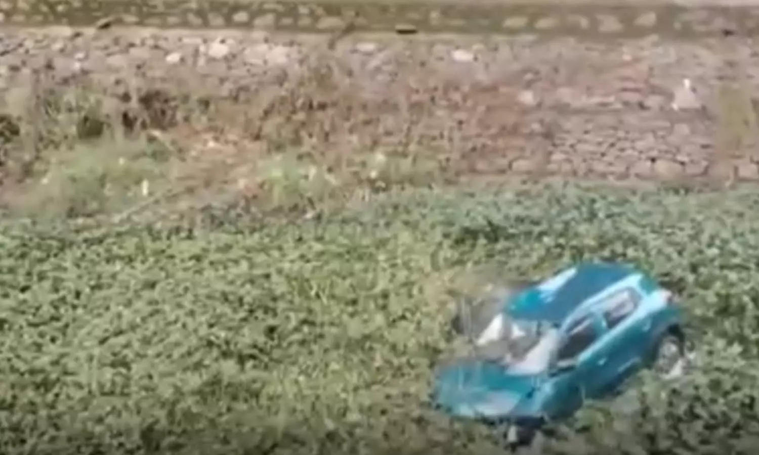 കോഴിക്കോട് കാരപറമ്പിലിൽ കാർ കനോലി കനാലിലേക്ക് മറിഞ്ഞു; രണ്ട് പേർക്ക് പരിക്ക് കോഴിക്കോട് കാരപറമ്പിലിൽ കാർ കനോലി കനാലിലേക്ക് മറിഞ്ഞു; രണ്ട് പേർക്ക് പരിക്ക്