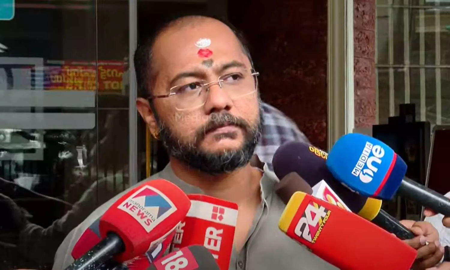 ഹിന്ദുമഹാസഭയുടെ എൽഡിഎഫ് പിന്തുണക്ക് പിന്നിൽ ബിജെപി; ഹിമവൽ ഭദ്രാനന്ദ ഹിന്ദുമഹാസഭയുടെ എൽഡിഎഫ് പിന്തുണക്ക് പിന്നിൽ ബിജെപി; ഹിമവൽ ഭദ്രാനന്ദ